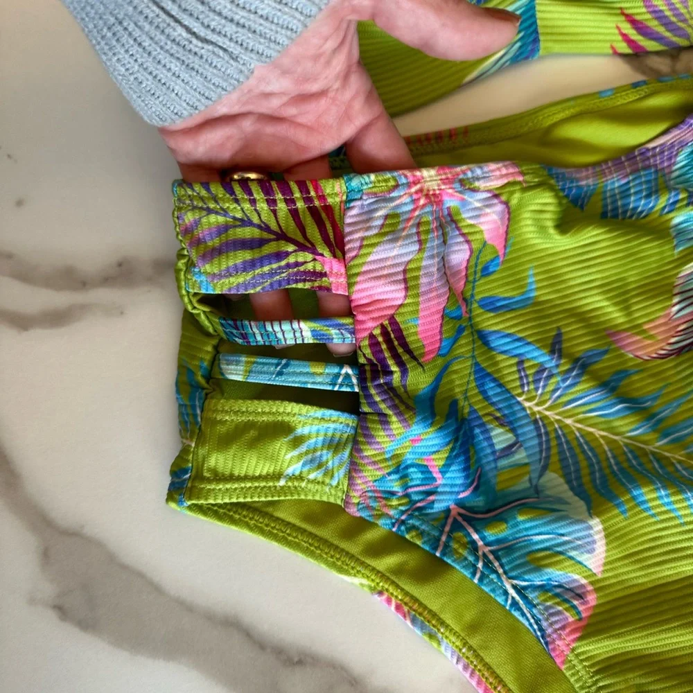 NWT Mooncore Bikini Green Tropical Print Size Small - Picture 2 of 4